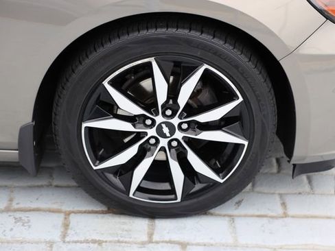 Used 2018 Chevrolet Malibu LT w/ Leather Package FWD image 46