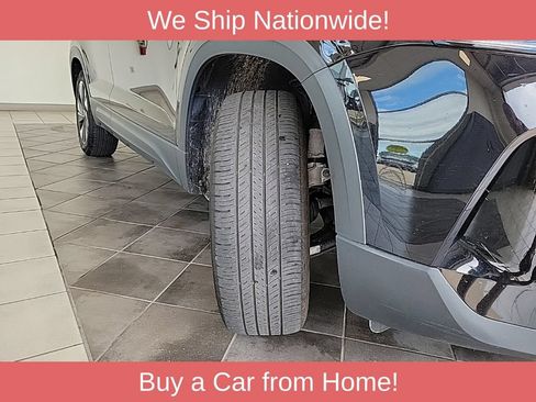 Used 2025 Volkswagen Taos SE AWD/4WD image 14