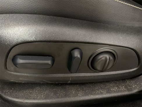 Used 2023 GMC Acadia SLT w/ LPO, Floor Liner Package image 12