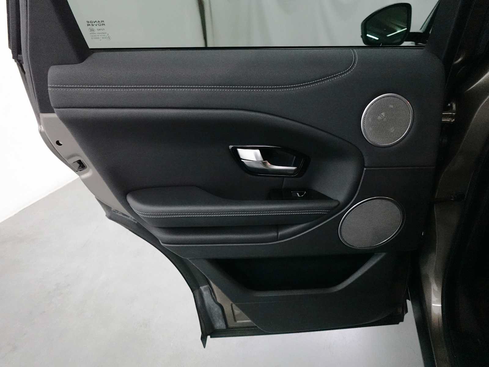 Used 2016 Land Rover Range Rover Evoque SE AWD/4WD image 24