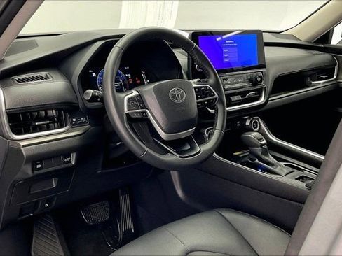 Used 2025 Toyota Grand Highlander AWD image 14