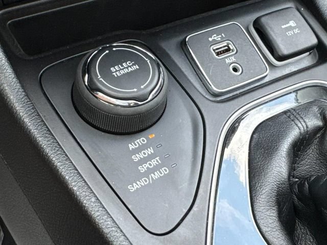 Used 2023 Jeep Cherokee Altitude Lux w/ Lux Elite Package AWD/4WD image 31
