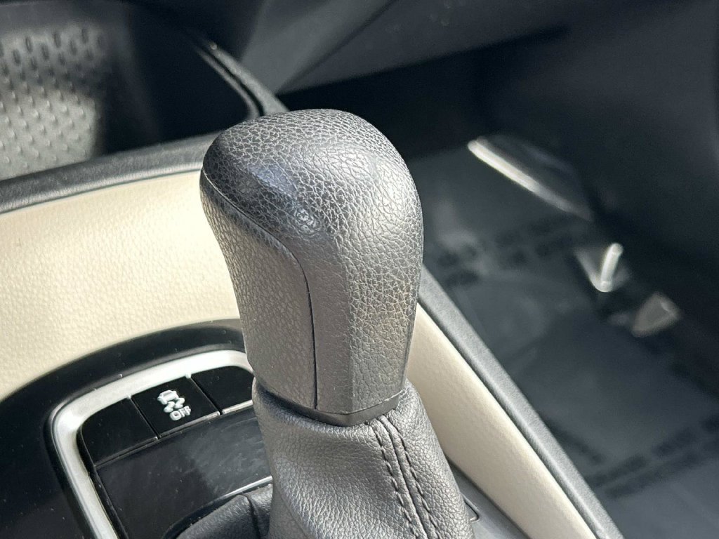 Used 2023 Toyota Corolla LE FWD image 39
