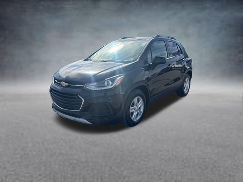 Used 2019 Chevrolet Trax LT w/ LT Convenience Package FWD image 2
