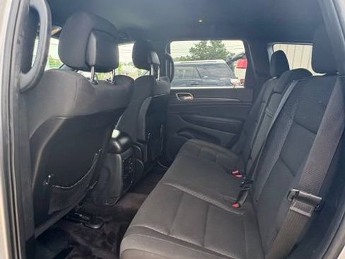 Used 2018 Jeep Grand Cherokee Laredo AWD/4WD image 13