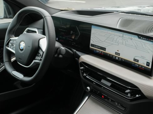 Certified 2025 BMW 330i Sedan RWD image 11