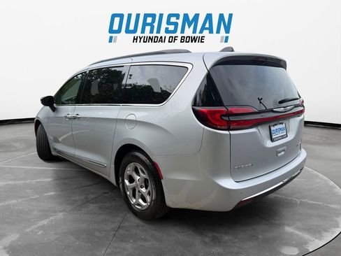 Used 2023 Chrysler Pacifica Limited FWD image 4