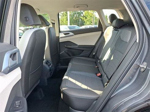 New 2025 Volkswagen Taos SE image 7
