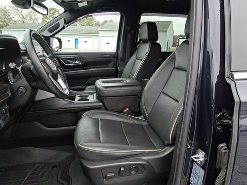 Used 2024 GMC Yukon XL SLT w/ SLT Luxury Package image 14