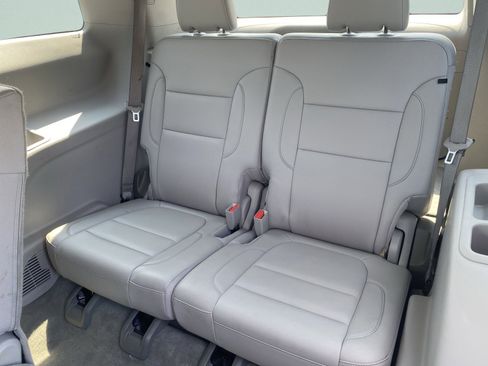 Used 2023 GMC Acadia SLT image 39