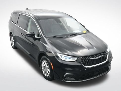 Used 2024 Chrysler Pacifica Touring-L FWD image 22
