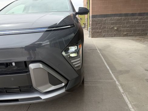 Used 2024 Hyundai Kona Limited image 11