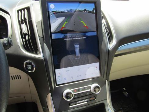 Used 2024 Ford Edge Titanium w/ Equipment Group 301A AWD/4WD image 31