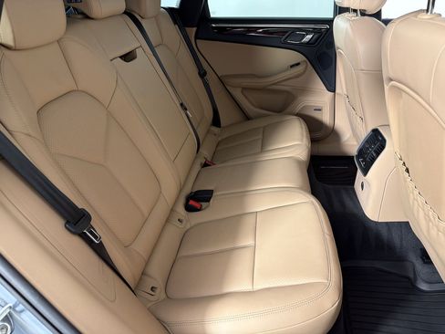 Certified 2026 Porsche Macan AWD/4WD image 30