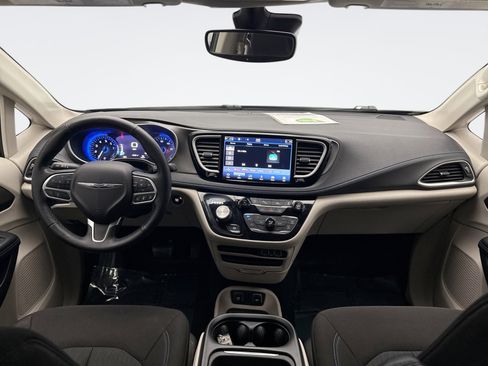 Used 2021 Chrysler Pacifica Touring w/ Cold Weather Group image 14