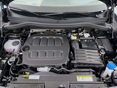 New 2026 Volkswagen Tiguan SE FWD image 29