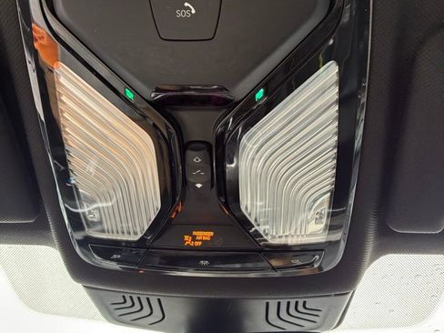 Used 2019 BMW 530i xDrive w/ M Sport Package image 40