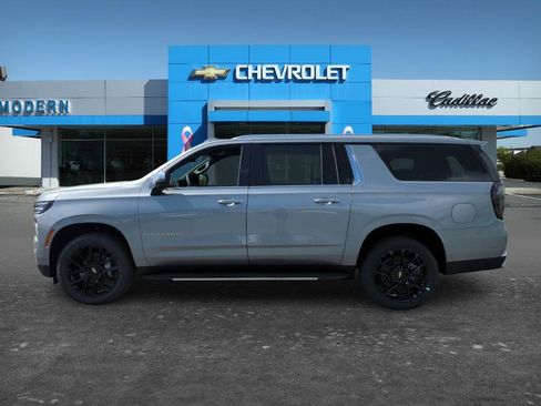 New 2026 Chevrolet Suburban Premier w/ Sun And Tow Package AWD/4WD image 8