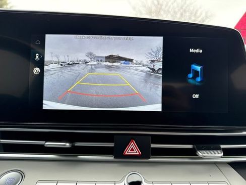 Certified 2025 Hyundai Elantra Limited image 16