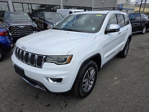Used 2020 Jeep Grand Cherokee Limited w/ Luxury Group II image 2