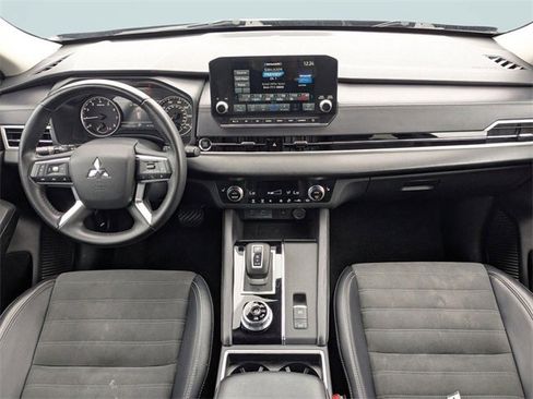 Used 2024 Mitsubishi Outlander SE image 20