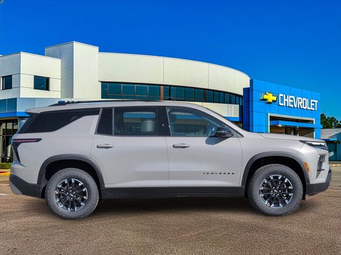 New 2026 Chevrolet Traverse Z71 w/ Enhanced Driving Package AWD/4WD image 8