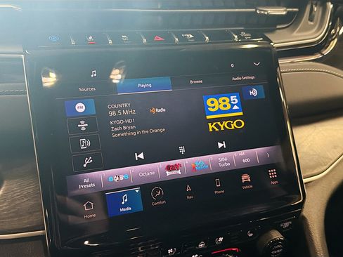Used 2023 Jeep Grand Cherokee 4WD 4xe w/ Luxury Tech Group II image 21