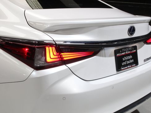 Used 2022 Lexus ES 300h Ultra Luxury w/ Accessory Package 2 FWD image 11