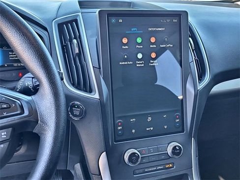 Used 2024 Ford Edge SE image 25