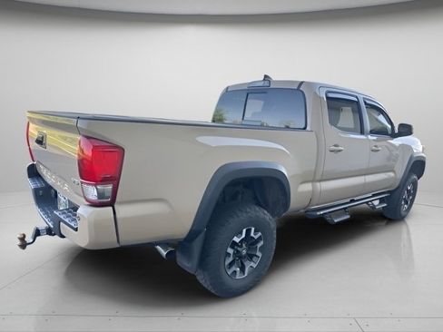 Used 2017 Toyota Tacoma TRD Off-Road w/ Premium & Technology Package image 6
