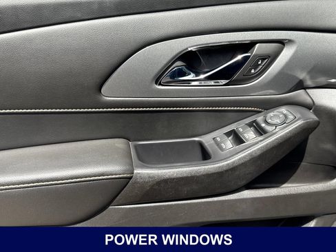 Used 2021 Chevrolet Traverse LS FWD image 13