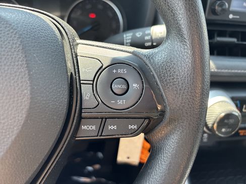 Used 2021 Toyota RAV4 LE AWD/4WD image 27