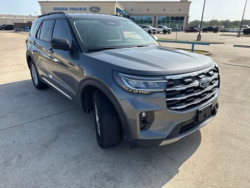 Used 2025 Ford Explorer Active w/ Active Comfort Package RWD image 18