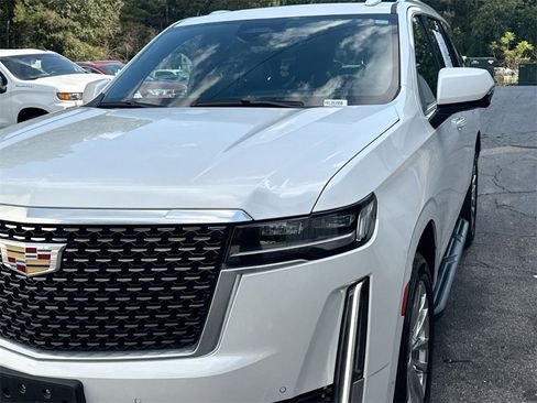 Used 2023 Cadillac Escalade Premium Luxury image 10