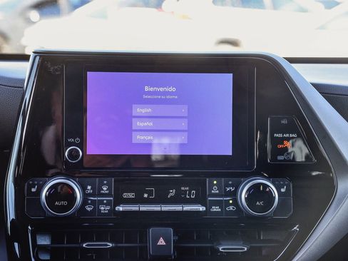 Certified 2023 Toyota Highlander XLE image 16