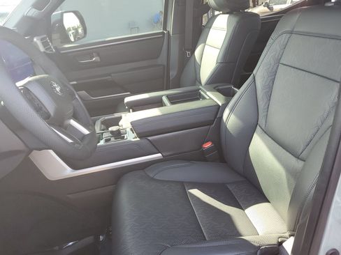 Used 2025 Toyota Tundra Limited AWD/4WD image 16
