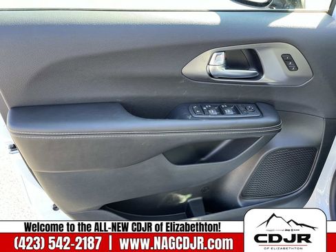 New 2026 Chrysler Pacifica Select image 19