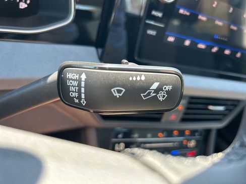 Used 2025 Volkswagen Jetta SE w/ Sunroof Package FWD image 31