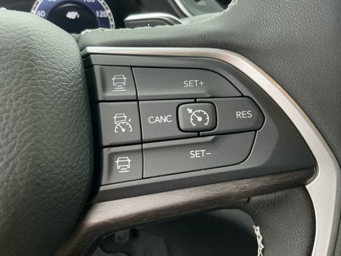 New 2025 Jeep Grand Cherokee Limited w/ Luxury Tech Group II AWD/4WD image 23