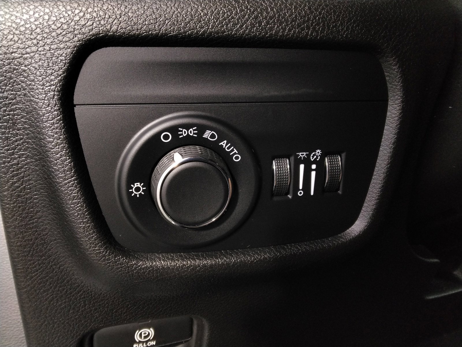 Used 2023 Jeep Grand Cherokee Altitude AWD/4WD image 11