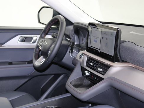New 2026 Ford Explorer Active w/ Active Comfort Package image 30