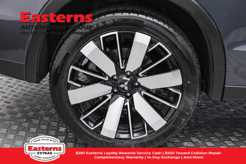 Used 2025 Mitsubishi Outlander SE FWD image 32