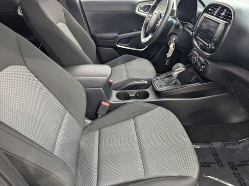 Used 2023 Kia Soul LX w/ LX Technology Package image 9
