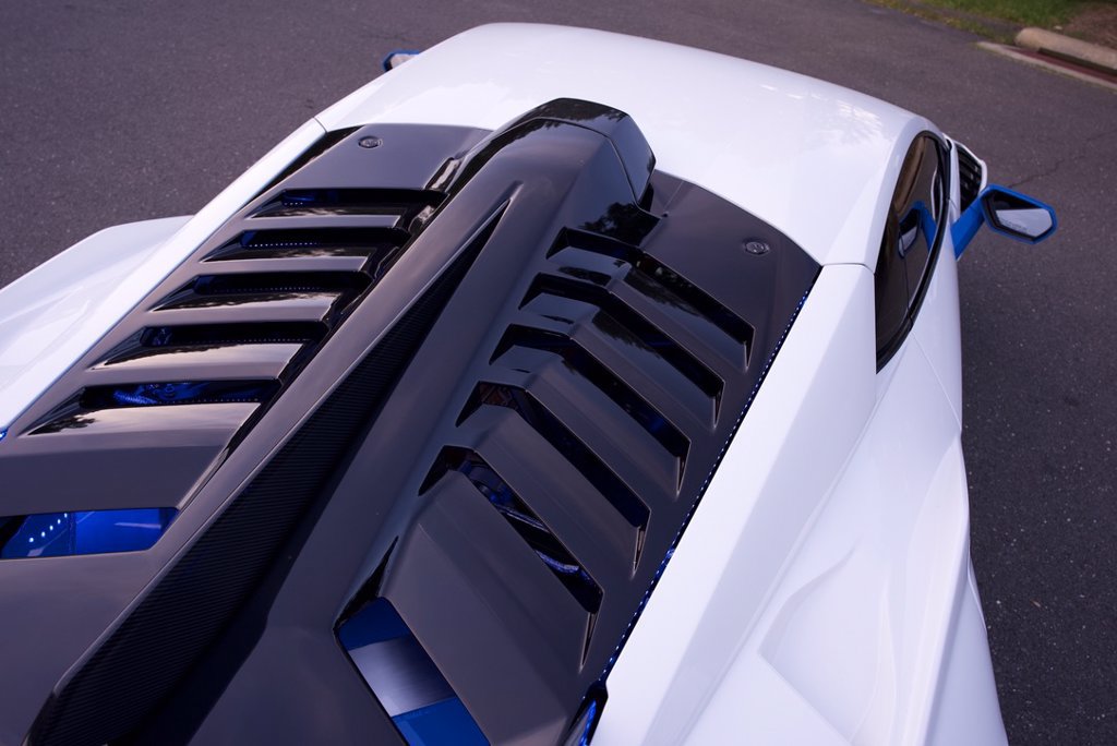 Used 2022 Lamborghini Huracan STO RWD image 17