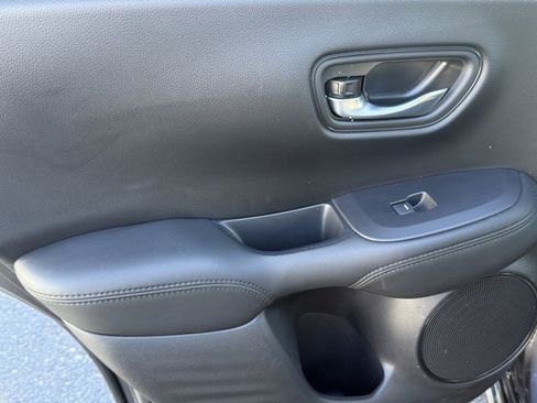 Certified 2025 Honda HR-V LX image 24