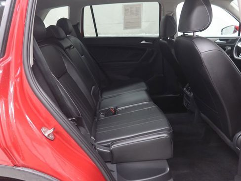 Used 2022 Volkswagen Tiguan SE AWD/4WD image 11