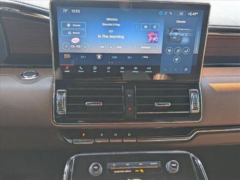 Used 2023 Lincoln Navigator L Reserve image 13