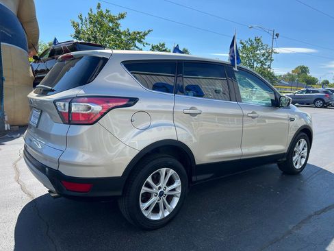 Used 2017 Ford Escape SE FWD image 6