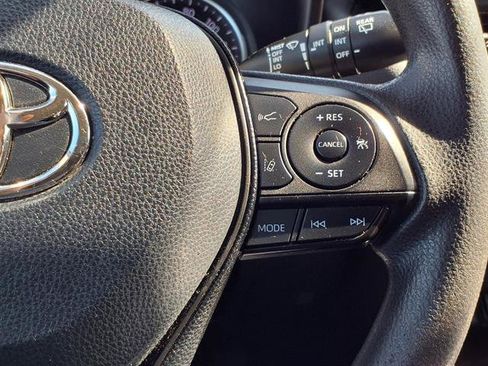 Used 2019 Toyota RAV4 XLE FWD image 17