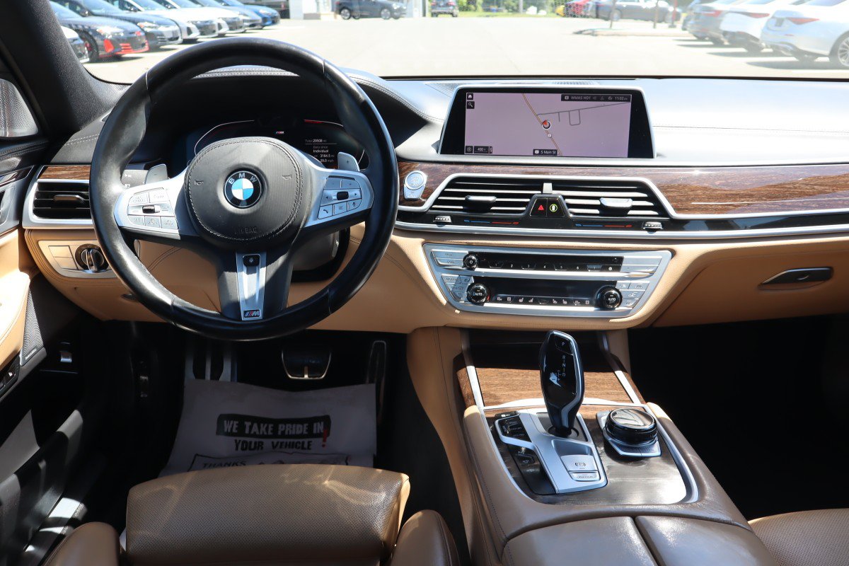 Used 2021 BMW 750i xDrive w/ Executive Package AWD/4WD image 14